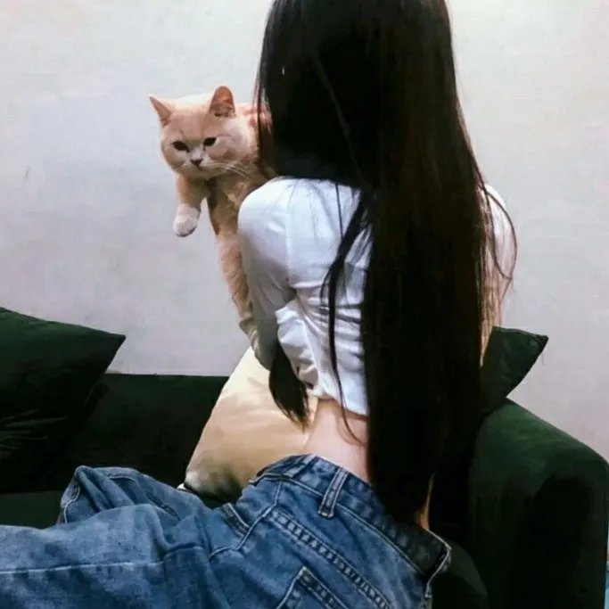 三个摩登女性